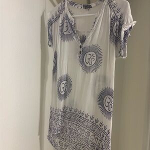 Earthbound Trading Co White and Purple Om symbol boho Women's Top. Size Small